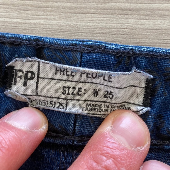 Free People Black Floral Background Jeans - 25 - Picture 5 of 13